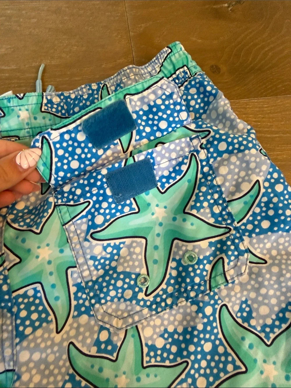 Vineyard Vines Chappy Kids Aqua & Teal Starfish Swim Trunks | s